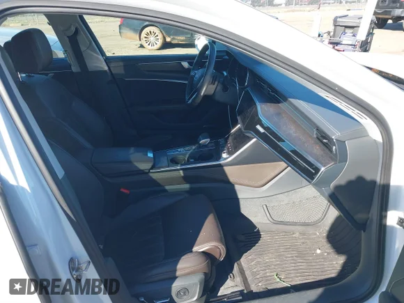 ✅ 2019 Audi A6 Prestige • VIN: WAUM2AF22KN044384 • Lot: 41811753. Wystawiony na IAAI z przebiegiem 38 602 mil. Bezpłatny archiwum sprzedaży aukcyjnych z USA i szczegółowy raport historii pojazdu na DreamBid. Zdjęcie 5.