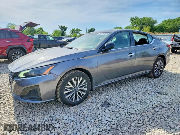 ✅ 2024 Nissan Altima SV • VIN: 1N4BL4DW9RN306089 • Lot: 54007846. Wystawiony na Copart z przebiegiem 62 801 mil. Bezpłatny archiwum sprzedaży aukcyjnych z USA i szczegółowy raport historii pojazdu na DreamBid. Zdjęcie 1.