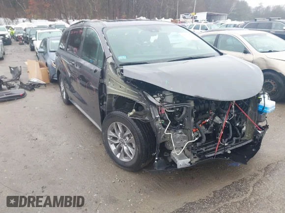 ✅ 2025 Toyota Sienna LE • VIN: 5TDKSKFC3SS156369 • Lot: 44492002. Listed on IAAI with 11,460 mi. Free auction sales archive from the USA and detailed vehicle history report at DreamBid. Image 1.