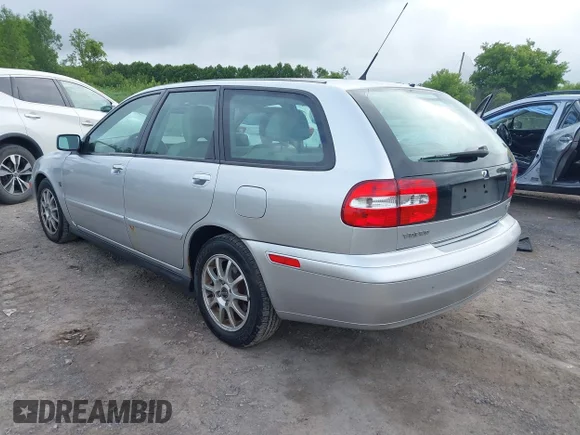 ✅ 2003 Volvo V40 • VIN: YV1VW27543F006154 • Lot: 42680517. Listed on IAAI with 113,162 mi. Free auction sales archive from the USA and detailed vehicle history report at DreamBid. Image 3.