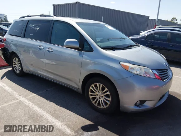 ✅ 2016 Toyota Sienna XLE Premium • VIN: 5TDYK3DCXGS717659 • Lot: 44971134. Wystawiony na IAAI z przebiegiem 81 413 mil. Bezpłatny archiwum sprzedaży aukcyjnych z USA i szczegółowy raport historii pojazdu na DreamBid. Zdjęcie 1.