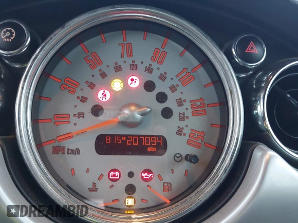 ✅ 2006 MINI Convertible • VIN: WMWRF33526TF64836 • Лот: 41766880. Опубліковано раніше на IAAI з пробігом 207 094 миль. Безкоштовний доступ до архіву аукціонних продажів зі США та докладний звіт про історію автомобіля на DreamBid. Зображення 7.