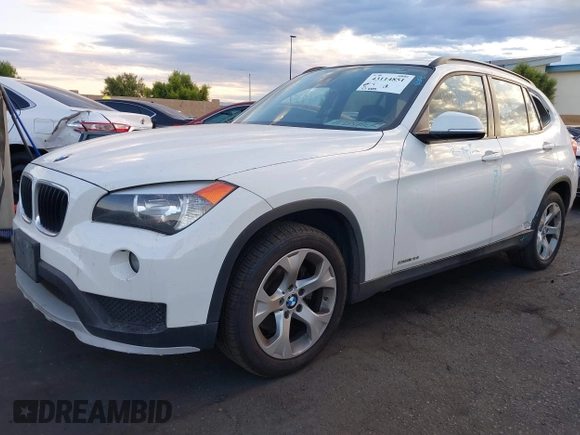 ✅ 2015 BMW X1 sDrive28i • VIN: WBAVM1C51FVW57700 • Lot: 43114851. Wystawiony na IAAI z przebiegiem 57 689 mil. Bezpłatny archiwum sprzedaży aukcyjnych z USA i szczegółowy raport historii pojazdu na DreamBid. Zdjęcie 2.