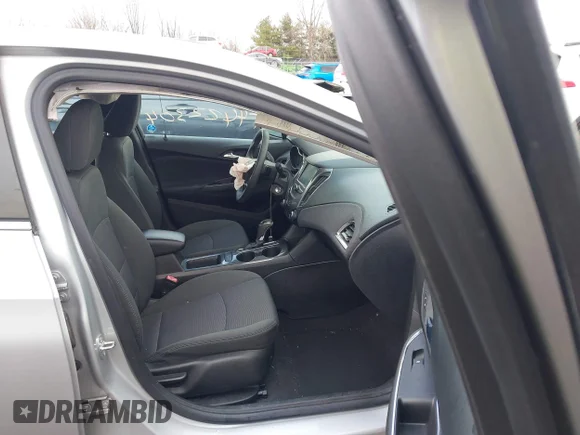 ✅ 2018 Chevrolet Cruze LT • VIN: 1G1BE5SM4J7104449 • Lot: 44422304. Wystawiony na IAAI z przebiegiem 74 624 mil. Bezpłatny archiwum sprzedaży aukcyjnych z USA i szczegółowy raport historii pojazdu na DreamBid. Zdjęcie 5.