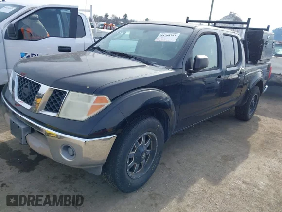✅ 2007 Nissan Frontier SE • VIN: 1N6AD09U87C411053 • Lot: 44264181. Wystawiony na IAAI z przebiegiem 169 105 mil. Bezpłatny archiwum sprzedaży aukcyjnych z USA i szczegółowy raport historii pojazdu na DreamBid. Zdjęcie 2.