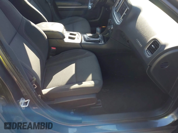 ✅ 2019 Dodge Charger SXT • VIN: 2C3CDXBG5KH658260 • Lot: 42056107. Wystawiony na IAAI z przebiegiem 73 557 mil. Bezpłatny archiwum sprzedaży aukcyjnych z USA i szczegółowy raport historii pojazdu na DreamBid. Zdjęcie 5.