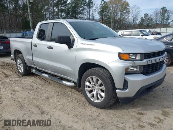 ✅ 2020 Chevrolet Silverado 1500 Custom • VIN: 1GCRWBEF2LZ107730 • Lot: 43931059. Wystawiony na IAAI z przebiegiem 120 073 mil. Bezpłatny archiwum sprzedaży aukcyjnych z USA i szczegółowy raport historii pojazdu na DreamBid. Zdjęcie 1.