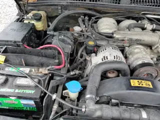 ✅ 2000 Land Rover Range Rover • VIN: SALPV1642YA444219 • Lot: 85681644. Listed on Copart with 200,854 mi. Free auction sales archive from the USA and detailed vehicle history report at DreamBid. Image 13.