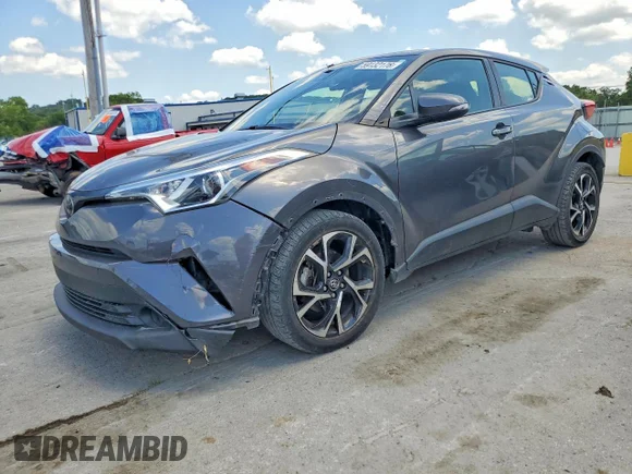✅ 2019 Toyota C-HR LE • VIN: JTNKHMBX2K1025767 • Lot: 59132176. Wystawiony na Copart z przebiegiem 172 704 mil. Bezpłatny archiwum sprzedaży aukcyjnych z USA i szczegółowy raport historii pojazdu na DreamBid. Zdjęcie 1.