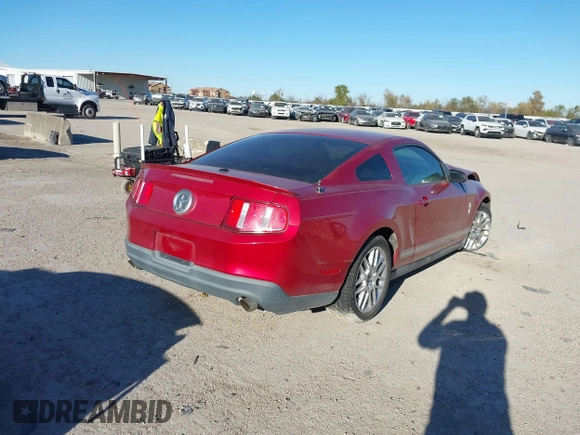 ✅ 2012 Ford Mustang Premium • VIN: 1ZVBP8AM4C5220704 • Lot: 43910442. Wystawiony na IAAI z przebiegiem 139 327 mil. Bezpłatny archiwum sprzedaży aukcyjnych z USA i szczegółowy raport historii pojazdu na DreamBid. Zdjęcie 4.