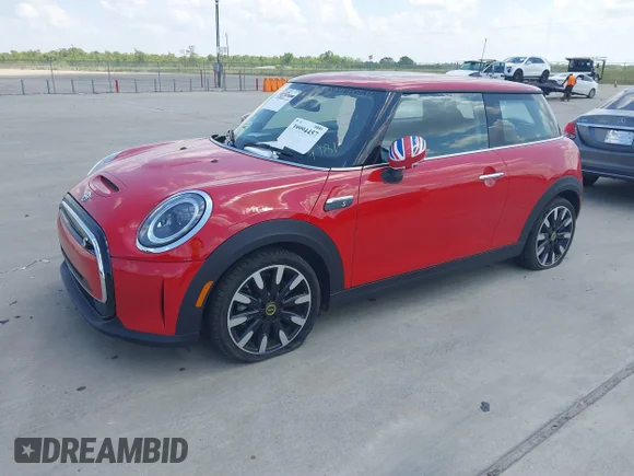 ✅ 2024 MINI Hardtop Cooper SE • VIN: WMW13DJ00R2V09781 • Лот: 39994457. Опубліковано раніше на IAAI з пробігом 2 158 миль. Безкоштовний доступ до архіву аукціонних продажів зі США та докладний звіт про історію автомобіля на DreamBid. Зображення 2.