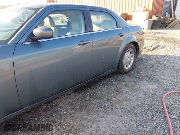 ✅ 2006 Chrysler 300 Touring • VIN: 2C3LA53G76H108463 • Lot: 44004453. Wystawiony na IAAI z przebiegiem 172 473 mil. Bezpłatny archiwum sprzedaży aukcyjnych z USA i szczegółowy raport historii pojazdu na DreamBid. Zdjęcie 6.
