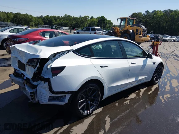 ✅ 2022 Tesla Model 3 • VIN: 5YJ3E1EA5NF290511 • Lot: 45124100. Wystawiony na IAAI z przebiegiem 86 943 mil. Bezpłatny archiwum sprzedaży aukcyjnych z USA i szczegółowy raport historii pojazdu na DreamBid. Zdjęcie 4.