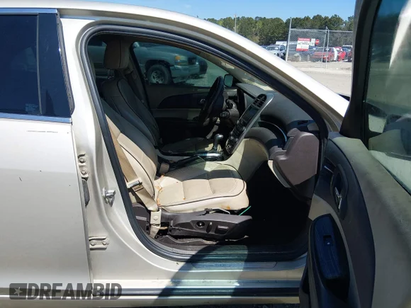 ✅ 2016 Chevrolet Malibu LTZ • VIN: 1G11E5SA8GF141150 • Lot: 44513463. Wystawiony na IAAI z przebiegiem 380 309 mil. Bezpłatny archiwum sprzedaży aukcyjnych z USA i szczegółowy raport historii pojazdu na DreamBid. Zdjęcie 5.