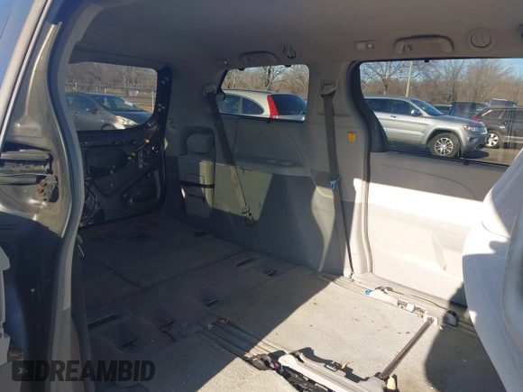 ✅ 2011 Toyota Sienna LE • VIN: 5TDKK3DC6BS048319 • Lot: 43988921. Wystawiony na IAAI z przebiegiem 259 294 mil. Bezpłatny archiwum sprzedaży aukcyjnych z USA i szczegółowy raport historii pojazdu na DreamBid. Zdjęcie 8.