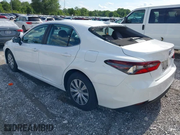✅ 2023 Toyota Camry Hybrid LE • VIN: 4T1C31AKXPU053569 • Lot: 45178977. Wystawiony na IAAI z przebiegiem 56 609 mil. Bezpłatny archiwum sprzedaży aukcyjnych z USA i szczegółowy raport historii pojazdu na DreamBid. Zdjęcie 3.