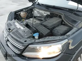 ✅ 2016 Volkswagen Tiguan S • VIN: WVGAV7AX8GW590431 • Lot: 43563701. Wystawiony na IAAI z przebiegiem 90 038 mil. Bezpłatny archiwum sprzedaży aukcyjnych z USA i szczegółowy raport historii pojazdu na DreamBid. Zdjęcie 20.