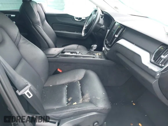 ✅ 2020 Volvo XC60 Momentum • VIN: YV4A22RK4L1549176 • Lot: 41559156. Wystawiony na IAAI z przebiegiem 44 654 mil. Bezpłatny archiwum sprzedaży aukcyjnych z USA i szczegółowy raport historii pojazdu na DreamBid. Zdjęcie 5.