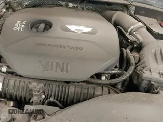 ✅ 2017 MINI Clubman Cooper S • VIN: WMWLU5C53H2E81111 • Lot: 41677105. Wystawiony na IAAI z przebiegiem 54 801 mil. Bezpłatny archiwum sprzedaży aukcyjnych z USA i szczegółowy raport historii pojazdu na DreamBid. Zdjęcie 21.