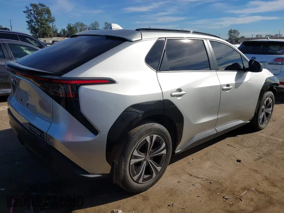 ✅ 2024 Toyota bZ4X XLE • VIN: JTMAAAAA5RA033842 • Lot: 44186686. Wystawiony na IAAI z przebiegiem 31 793 mil. Bezpłatny archiwum sprzedaży aukcyjnych z USA i szczegółowy raport historii pojazdu na DreamBid. Zdjęcie 4.