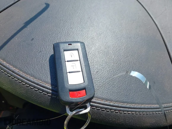 ✅ 2020 Mitsubishi Outlander SE • VIN: JA4AD3A30LZ022397 • Lot: 42206829. Wystawiony na IAAI z przebiegiem 107 709 mil. Bezpłatny archiwum sprzedaży aukcyjnych z USA i szczegółowy raport historii pojazdu na DreamBid. Zdjęcie 11.