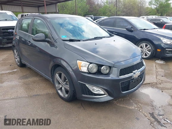 ✅ 2013 Chevrolet Sonic RS • VIN: 1G1JG6SB9D4220164 • Lot: 41908964. Wystawiony na IAAI z przebiegiem 34 331 mil. Bezpłatny archiwum sprzedaży aukcyjnych z USA i szczegółowy raport historii pojazdu na DreamBid. Zdjęcie 1.