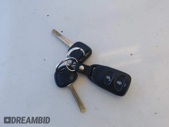 ✅ 2012 Kia Sorento LX • VIN: 5XYKT3A11CG214082 • Lot: 45260846. Wystawiony na IAAI z przebiegiem 223 141 mil. Bezpłatny archiwum sprzedaży aukcyjnych z USA i szczegółowy raport historii pojazdu na DreamBid. Zdjęcie 11.