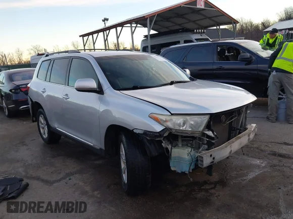 ✅ 2013 Toyota Highlander SE • VIN: 5TDZK3EH0DS097902 • Lot: 44125270. Listed on IAAI with 239,854 mi. Free auction sales archive from the USA and detailed vehicle history report at DreamBid. Image 1.