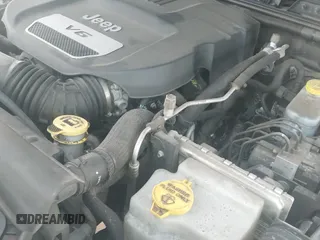 ✅ 2018 Jeep Wrangler Unlimited Sahara • VIN: 1C4HJWEG7JL895849 • Lot: 42380290. Wystawiony na IAAI z przebiegiem 69 987 mil. Bezpłatny archiwum sprzedaży aukcyjnych z USA i szczegółowy raport historii pojazdu na DreamBid. Zdjęcie 18.