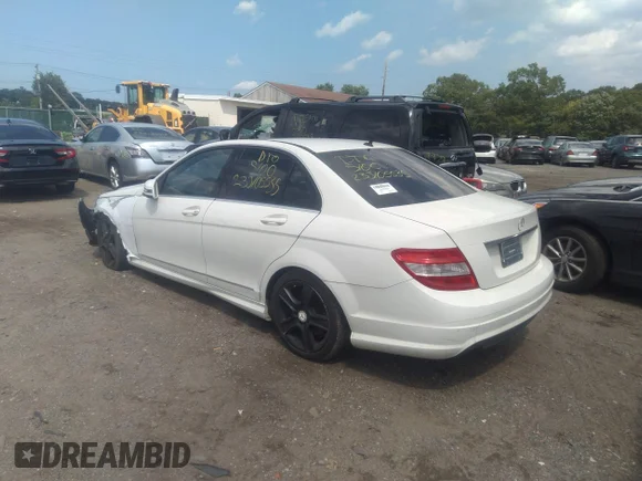 ✅ 2011 Mercedes-Benz C 300 Luxury • VIN: WDDGF8BB5BR150281 • Lot: 37329685. Wystawiony na IAAI z przebiegiem 124 152 mil. Bezpłatny archiwum sprzedaży aukcyjnych z USA i szczegółowy raport historii pojazdu na DreamBid. Zdjęcie 3.