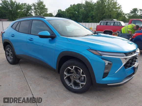 ✅ 2026 Chevrolet Trax LT • VIN: KL77LHEP8TC009071 • Lot: 45162764. Listed on IAAI with 5,277 mi. Free auction sales archive from the USA and detailed vehicle history report at DreamBid. Image 1.