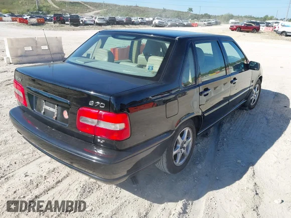 ✅ 1999 Volvo S70 • VIN: YV1LS56D5X3573798 • Лот: 43505248. Опубліковано раніше на IAAI з пробігом 107 937 миль. Безкоштовний доступ до архіву аукціонних продажів зі США та докладний звіт про історію автомобіля на DreamBid. Зображення 4.