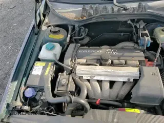 ✅ 1995 Volvo 850 • VIN: YV1LS5507S2241021 • Lot: 80134274. Wystawiony na Copart z przebiegiem 196 413 mil. Bezpłatny archiwum sprzedaży aukcyjnych z USA i szczegółowy raport historii pojazdu na DreamBid. Zdjęcie 13.