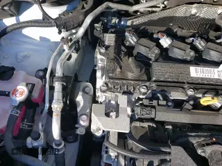 ✅ 2025 Toyota Corolla Cross LE • VIN: 7MUCAABG5SV124300 • Lot: 70725935. Listed on Copart with 2,635 mi. Free auction sales archive from the USA and detailed vehicle history report at DreamBid. Image 15.