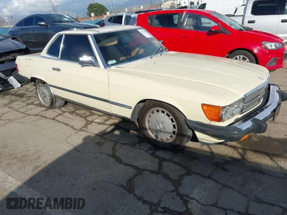 ✅ 1987 Mercedes-Benz 560 SL • VIN: WDBBA48D8HA057846 • Lot: 44378332. Wystawiony na IAAI z przebiegiem 56 963 mil. Bezpłatny archiwum sprzedaży aukcyjnych z USA i szczegółowy raport historii pojazdu na DreamBid. Zdjęcie 1.