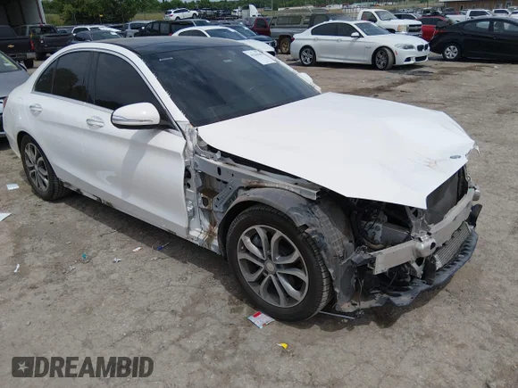 ✅ 2015 Mercedes-Benz C 300 • VIN: 55SWF4JB8FU077515 • Lot: 45269668. Wystawiony na IAAI z przebiegiem 74 414 mil. Bezpłatny archiwum sprzedaży aukcyjnych z USA i szczegółowy raport historii pojazdu na DreamBid. Zdjęcie 1.