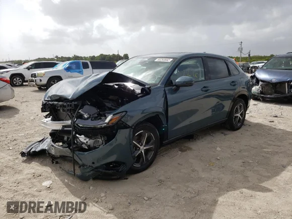 ✅ 2023 Honda HR-V EX-L • VIN: 3CZRZ1H72PM700169 • Лот: 55253582. Опубликован ранее на Copart с пробегом 2 276 миль. Бесплатный доступ к архиву аукционных продаж из США и подробный отчёт об истории автомобиля на DreamBid. Изображение 2.
