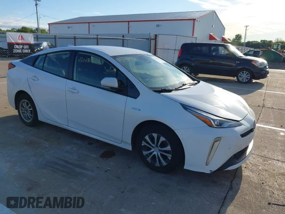 ✅ 2021 Toyota Prius LE • VIN: JTDL9MFU6M3027941 • Лот: 43068061. Опубликован ранее на IAAI с пробегом 217 783 миль. Бесплатный доступ к архиву аукционных продаж из США и подробный отчёт об истории автомобиля на DreamBid. Изображение 1.