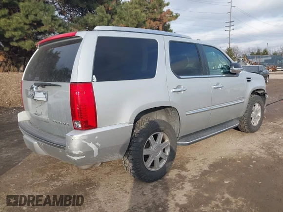 ✅ 2011 Cadillac Escalade • VIN: 1GYS4AEF5BR318026 • Lot: 44189900. Wystawiony na IAAI z przebiegiem 126 760 mil. Bezpłatny archiwum sprzedaży aukcyjnych z USA i szczegółowy raport historii pojazdu na DreamBid. Zdjęcie 4.