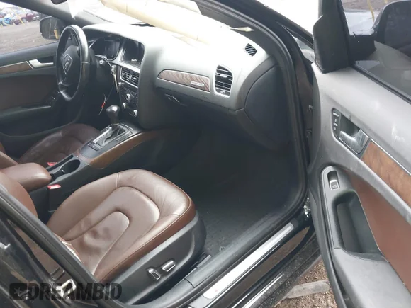 ✅ 2015 Audi A4 Premium • VIN: WAUBFAFL4FN041710 • Lot: 45325147. Wystawiony na IAAI z przebiegiem Nie podano. Bezpłatny archiwum sprzedaży aukcyjnych z USA i szczegółowy raport historii pojazdu na DreamBid. Zdjęcie 5.