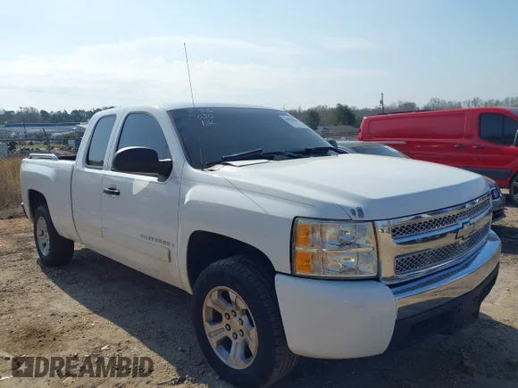 ✅ 2007 Chevrolet Silverado 1500 Work Truck • VIN: 1GCEC19C87Z534661 • Lot: 44557030. Wystawiony na IAAI z przebiegiem 259 489 mil. Bezpłatny archiwum sprzedaży aukcyjnych z USA i szczegółowy raport historii pojazdu na DreamBid. Zdjęcie 1.