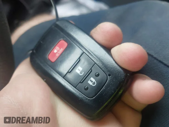 ✅ 2024 Toyota RAV4 XLE • VIN: 2T3W1RFV1RC302518 • Lot: 44121181. Listed on IAAI with 58,664 mi. Free auction sales archive from the USA and detailed vehicle history report at DreamBid. Image 11.