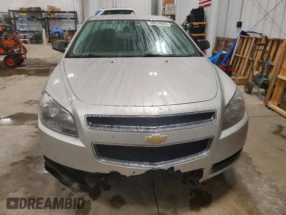 ✅ 2012 Chevrolet Malibu 1LS • VIN: 1G1ZB5E03CF302593 • Lot: 99234085. Wystawiony na Copart z przebiegiem 132 725 mil. Bezpłatny archiwum sprzedaży aukcyjnych z USA i szczegółowy raport historii pojazdu na DreamBid. Zdjęcie 5.