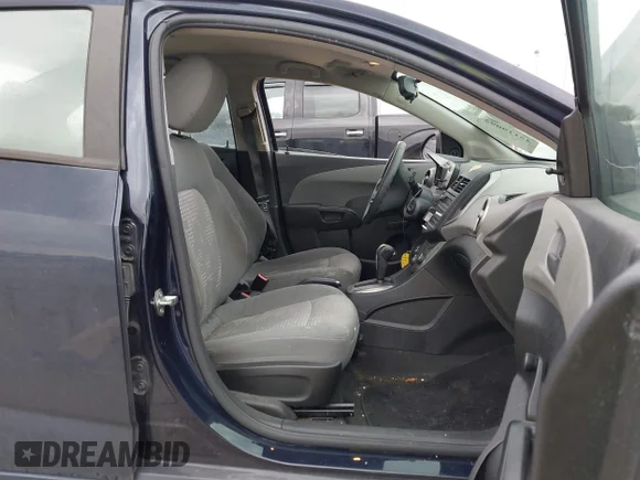 ✅ 2015 Chevrolet Sonic LS • VIN: 1G1JA5SH4F4181650 • Лот: 45119092. Опубликован ранее на IAAI с пробегом 88 435 миль. Бесплатный доступ к архиву аукционных продаж из США и подробный отчёт об истории автомобиля на DreamBid. Изображение 5.
