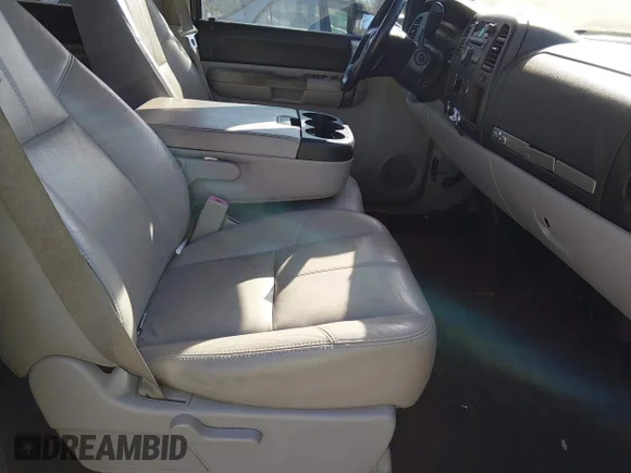 ✅ 2009 Chevrolet Silverado 1500 LT • VIN: 3GCEC23J69G240255 • Lot: 44719431. Wystawiony na IAAI z przebiegiem 289 328 mil. Bezpłatny archiwum sprzedaży aukcyjnych z USA i szczegółowy raport historii pojazdu na DreamBid. Zdjęcie 5.