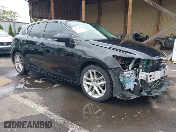 ✅ 2015 Lexus CT 200h • VIN: JTHKD5BH7F2233205 • Lot: 45116961. Wystawiony na IAAI z przebiegiem 141 175 mil. Bezpłatny archiwum sprzedaży aukcyjnych z USA i szczegółowy raport historii pojazdu na DreamBid. Zdjęcie 1.