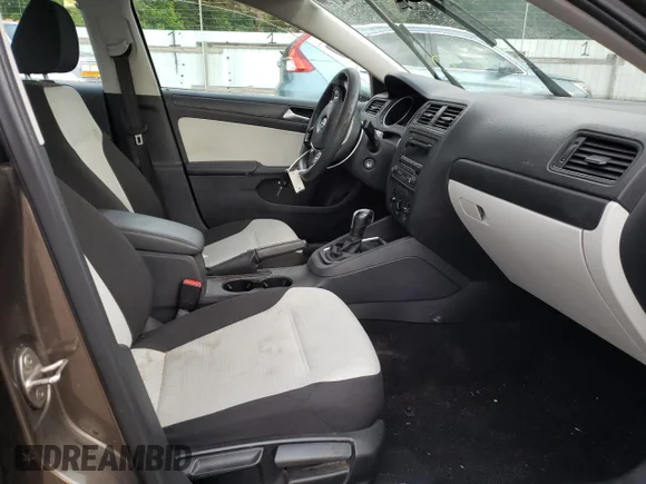 ✅ 2015 Volkswagen Jetta S • VIN: 3VW2K7AJ1FM242883 • Lot: 47956852. Wystawiony na Copart z przebiegiem 91 564 mil. Bezpłatny archiwum sprzedaży aukcyjnych z USA i szczegółowy raport historii pojazdu na DreamBid. Zdjęcie 5.