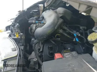 ✅ 2015 Ford Transit Cargo • VIN: 1FTNE1YM7FKA95206 • Lot: 42083733. Wystawiony na IAAI z przebiegiem 195 306 mil. Bezpłatny archiwum sprzedaży aukcyjnych z USA i szczegółowy raport historii pojazdu na DreamBid. Zdjęcie 18.