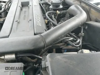 ✅ 2001 Saab 9-5 • VIN: YS3ED48E313047145 • Lot: 41725537. Wystawiony na IAAI z przebiegiem 137 708 mil. Bezpłatny archiwum sprzedaży aukcyjnych z USA i szczegółowy raport historii pojazdu na DreamBid. Zdjęcie 19.