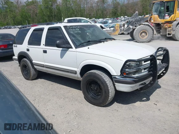 ✅ 1998 Chevrolet Blazer LS • VIN: 1GNDT13W5W2119410 • Lot: 44956552. Listed on IAAI with 166,036 mi. Free auction sales archive from the USA and detailed vehicle history report at DreamBid. Image 1.